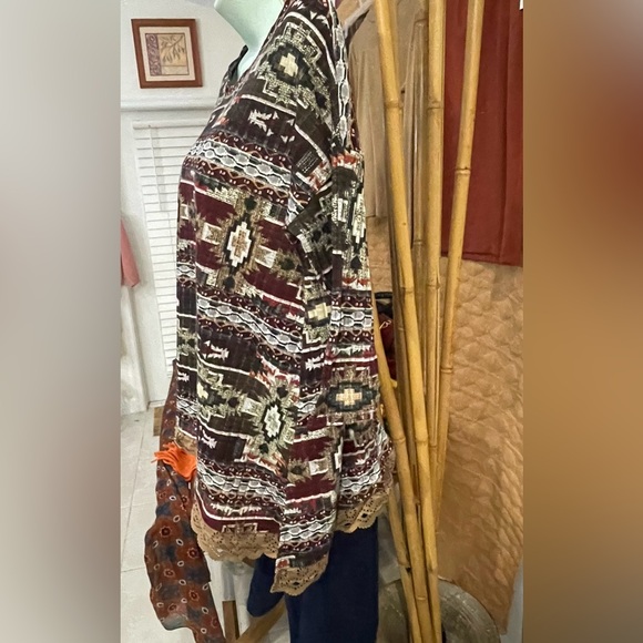 🍁TRIBAL Shirt🍁 - Picture 2 of 14